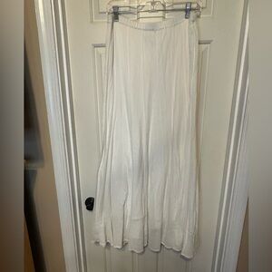 S38 Soft Surroundings Cream Crinkle Maxi Skirt size large & fits extra large.